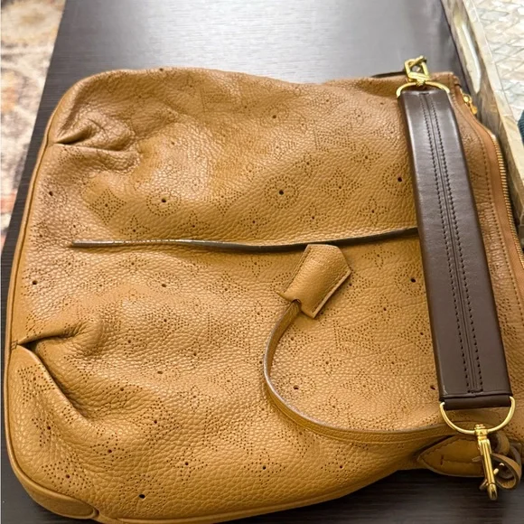 AUTH. LOUIS VUITTON MAHINA SERENE MM 2-Way Handbag/Shoulderbag-Caramel - Picture 10 of 14
